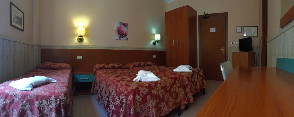 Hotel Pyramid Рим Екстериор снимка