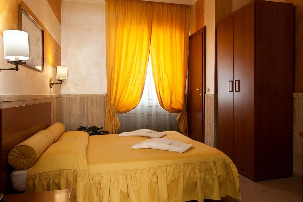Hotel Pyramid Рим Екстериор снимка