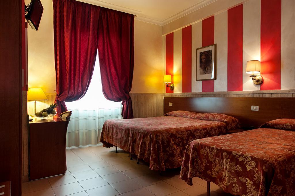 Hotel Pyramid Рим Стая снимка