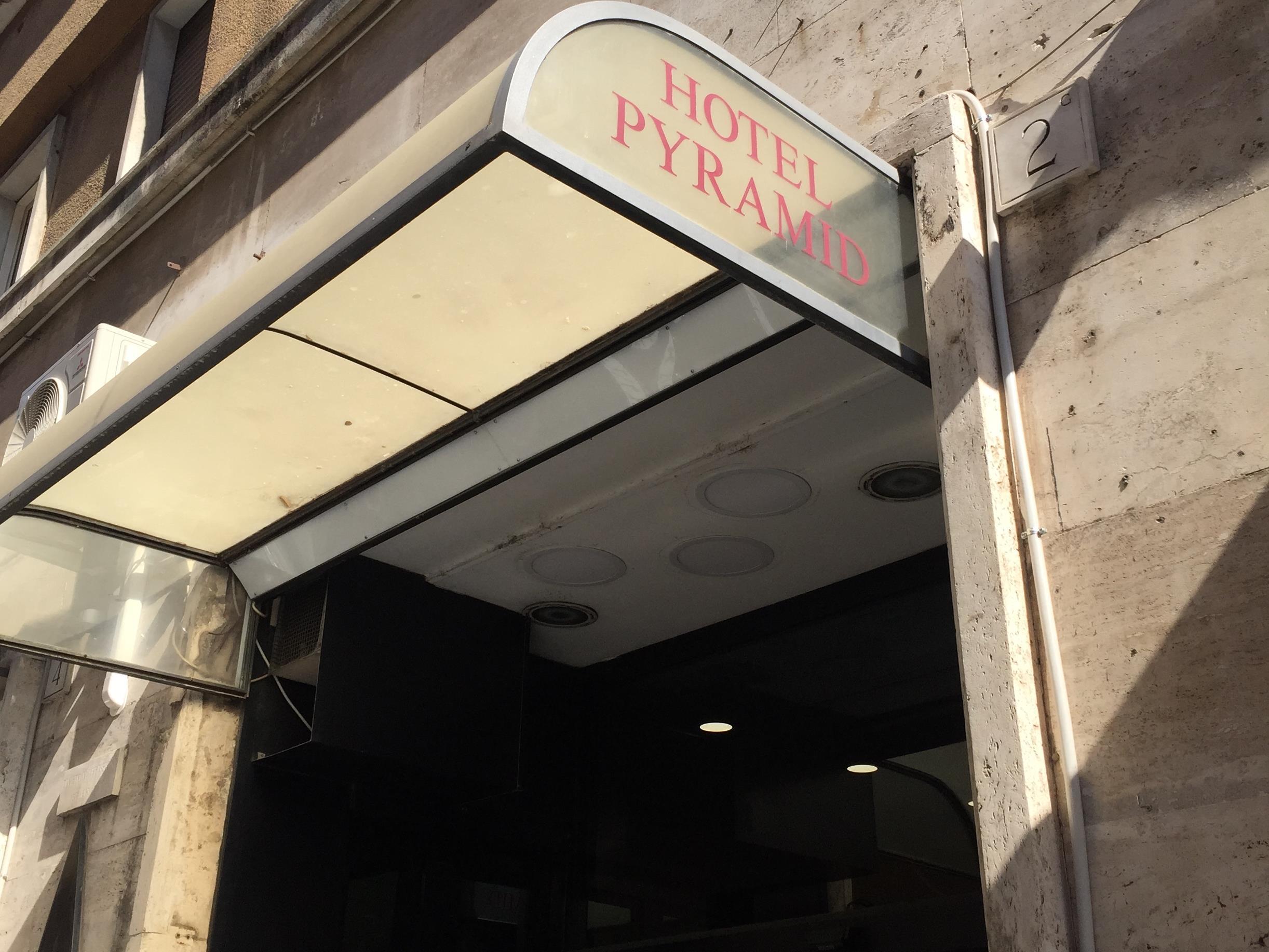 Hotel Pyramid Рим Екстериор снимка
