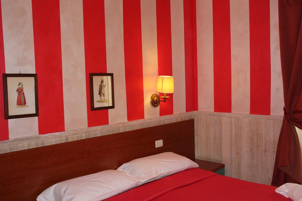 Hotel Pyramid Рим Екстериор снимка