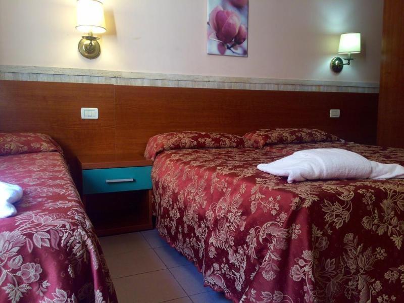 Hotel Pyramid Рим Екстериор снимка