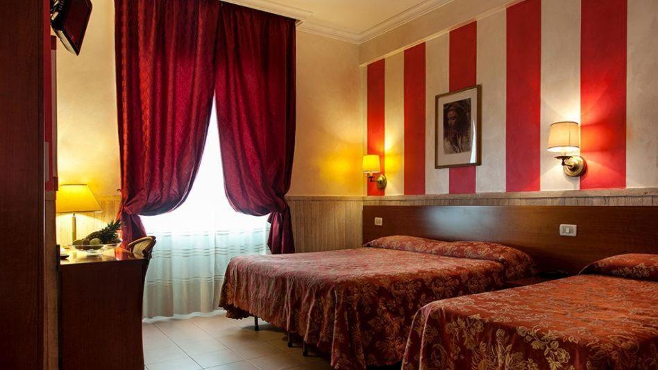 Hotel Pyramid Рим Екстериор снимка